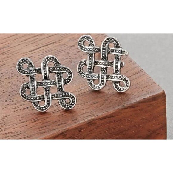 Infinity Knot  Post Earrings Female Celtic Irish Eternity Viking Norse Nomad - Picture 1 of 1
